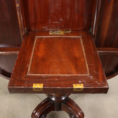 Victorian Table Mahogany - England XIX Century