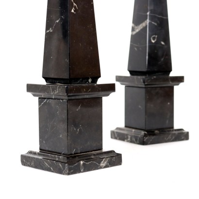 Coppia di Obelischi in Marmo