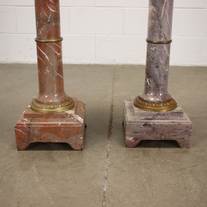dos columnas de mármol