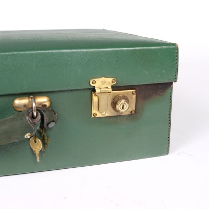 moda vintage, maleta verde, maleta vintage, maleta años 50, maleta vintage y neceser de belleza