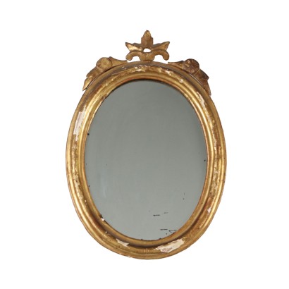 Ovaler Spiegel aus goldenem Holz
