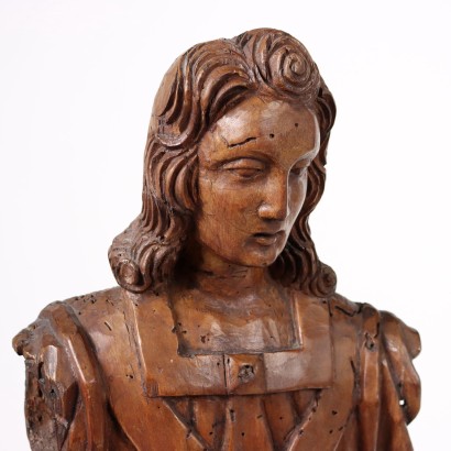Escultura de madera de soldado romano