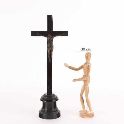 Crucifijo de bronce con Cristo