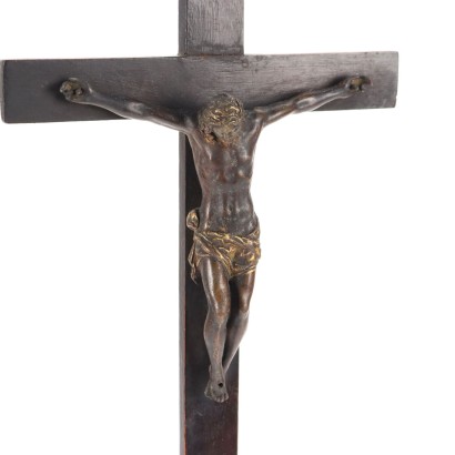 Crucifijo de bronce con Cristo