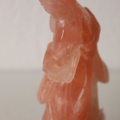 Escultura de cuarzo rosa