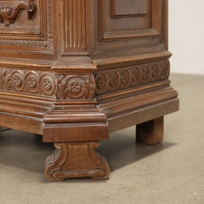 Tables de Chevet Style Néo-Renaissance Noyer Italie XXe Siècle
