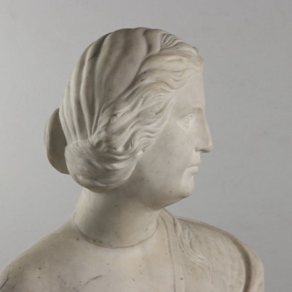 Busto femenino en mármol blanco