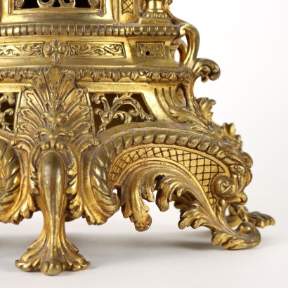 Reloj de mesa de bronce dorado
