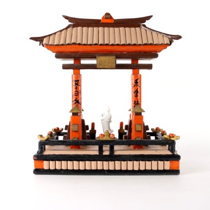 Tempel mit Guanyin Skulptur Porzellan Japan XX Jhd